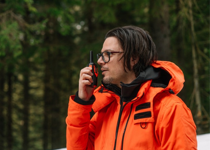 Using Handheld Radio Buy Handheld Ham Radios for Clear Communication โ Tigrett Outdoors